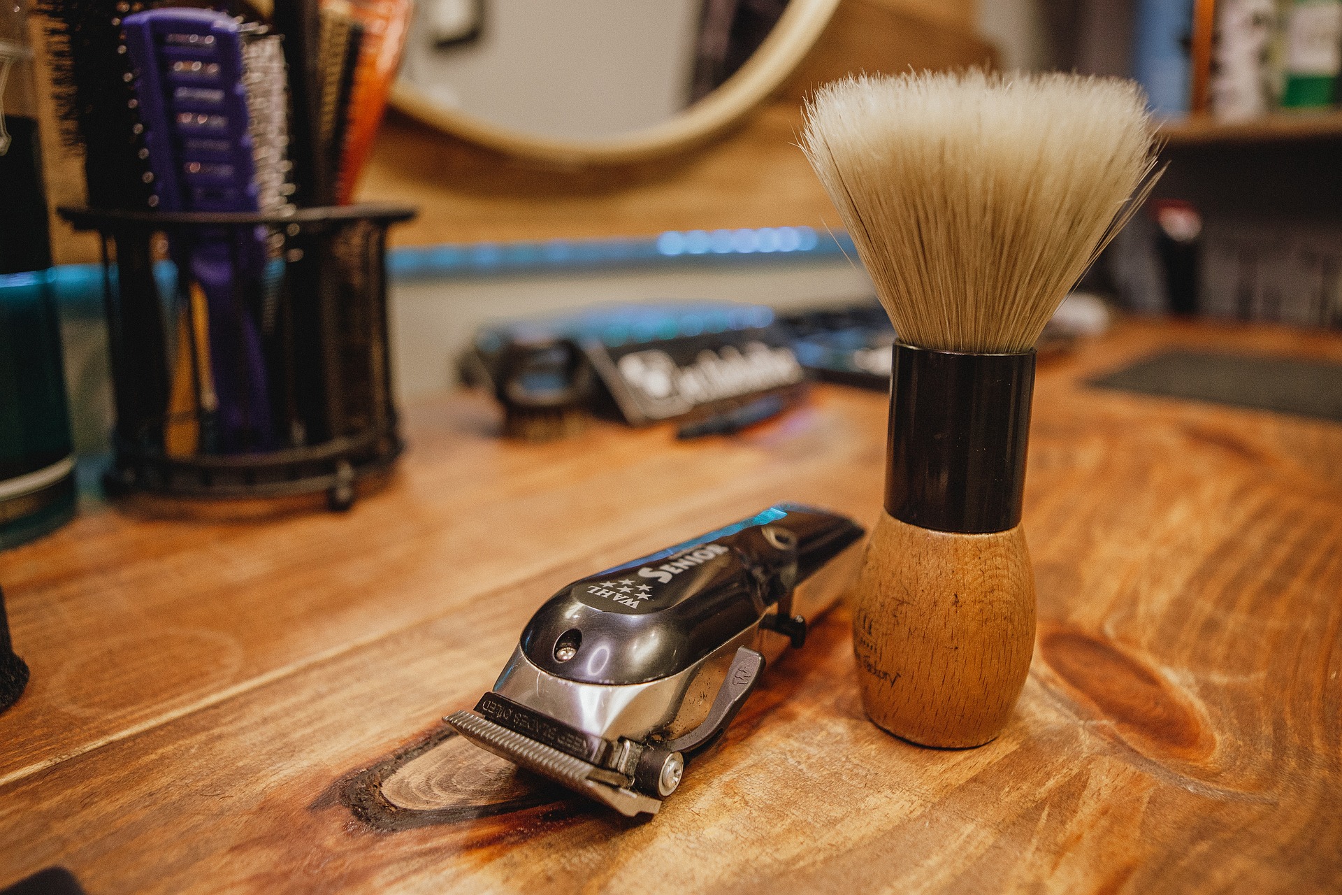 Tudtad? Ezért kék, piros és fehér oszlop a barber üzletek szimbóluma